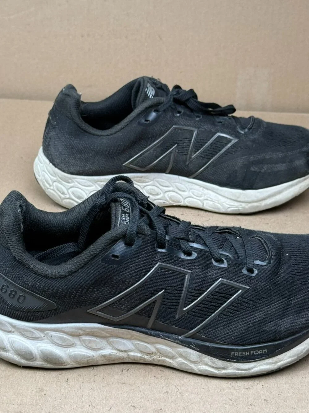 New Balance Men 10.0 / Women 11.5 Black Fresh Foam 680 V8 Running Shoes M680LK8